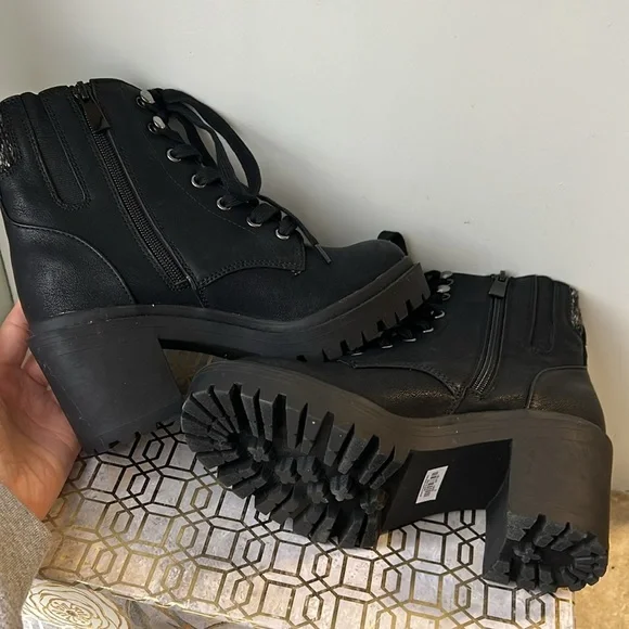 Torrid Sweater Detail Heeled Hiker Booties Women's size 6WW - Picture 6 of 9